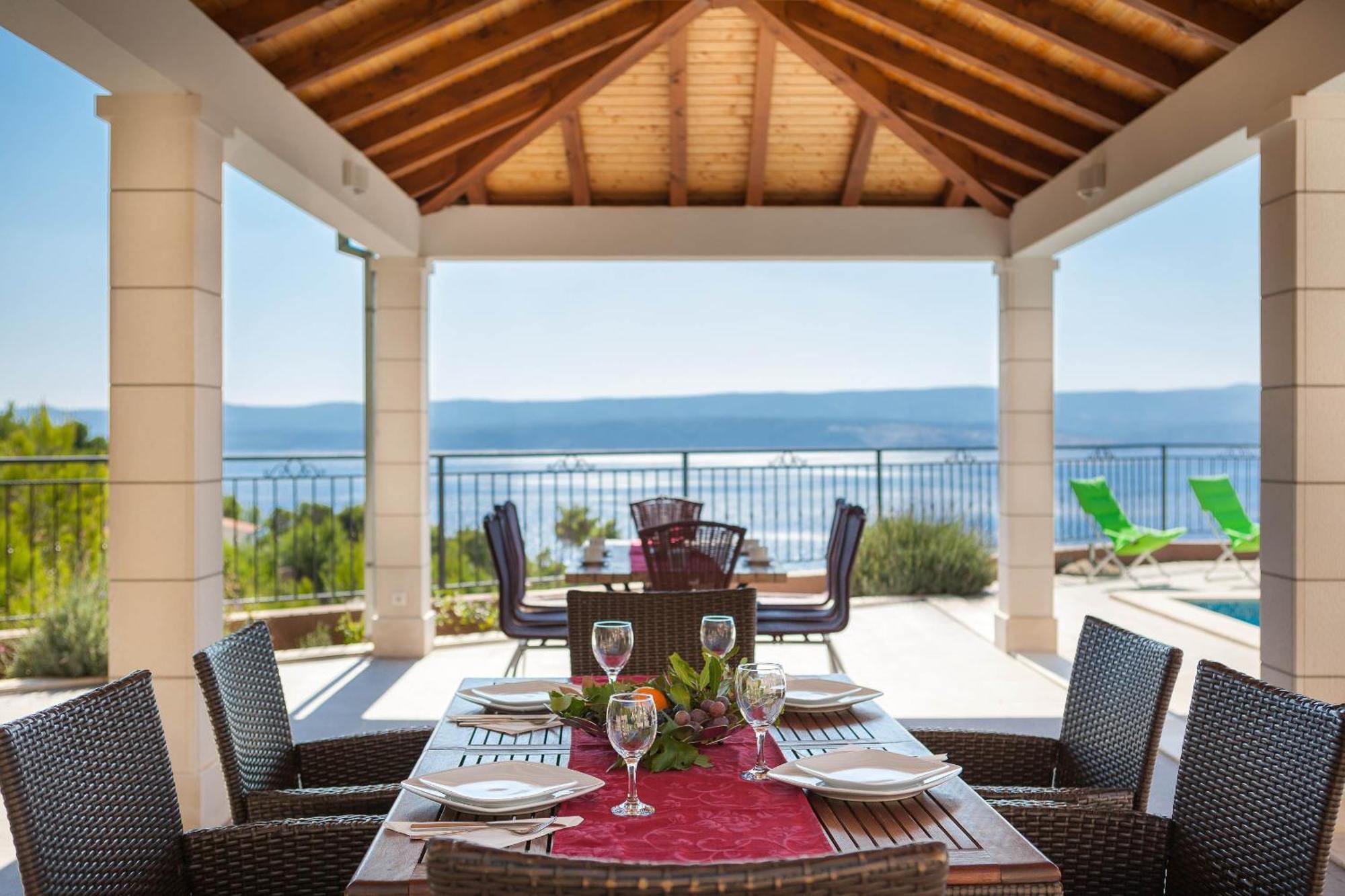 Beachfront Apartments Lara Omiš Extérieur photo