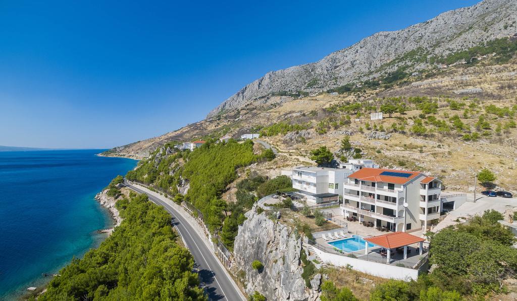 Beachfront Apartments Lara Omiš Extérieur photo