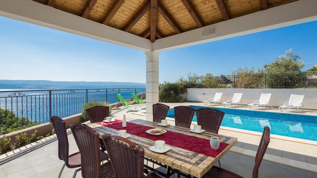 Beachfront Apartments Lara Omiš Extérieur photo