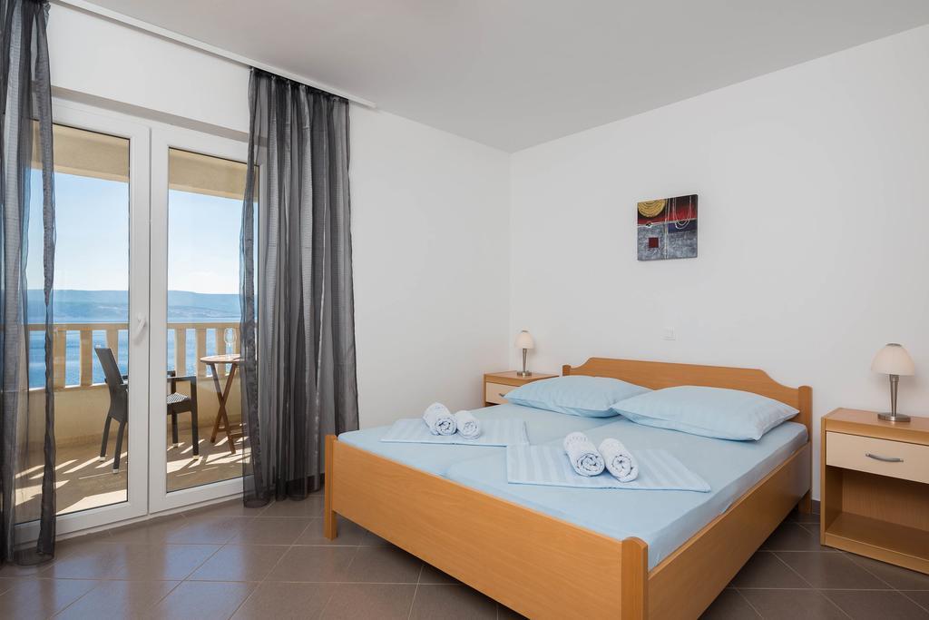 Beachfront Apartments Lara Omiš Extérieur photo