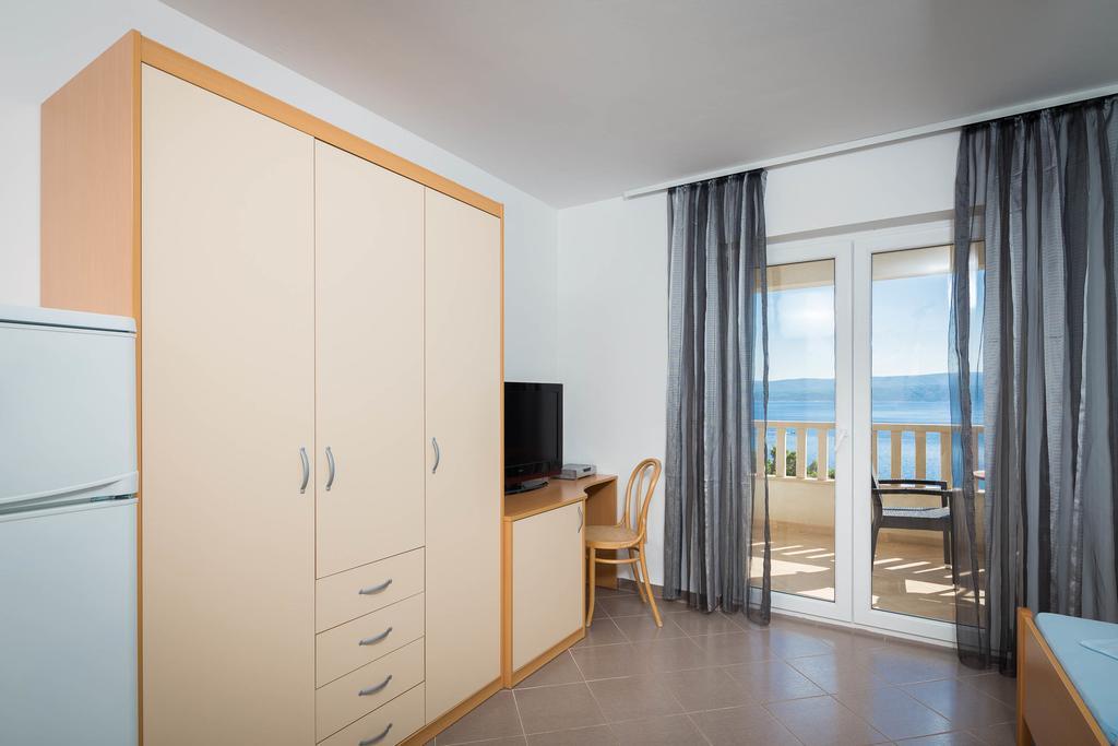 Beachfront Apartments Lara Omiš Extérieur photo