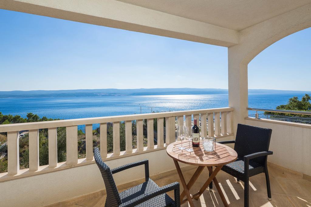 Beachfront Apartments Lara Omiš Extérieur photo