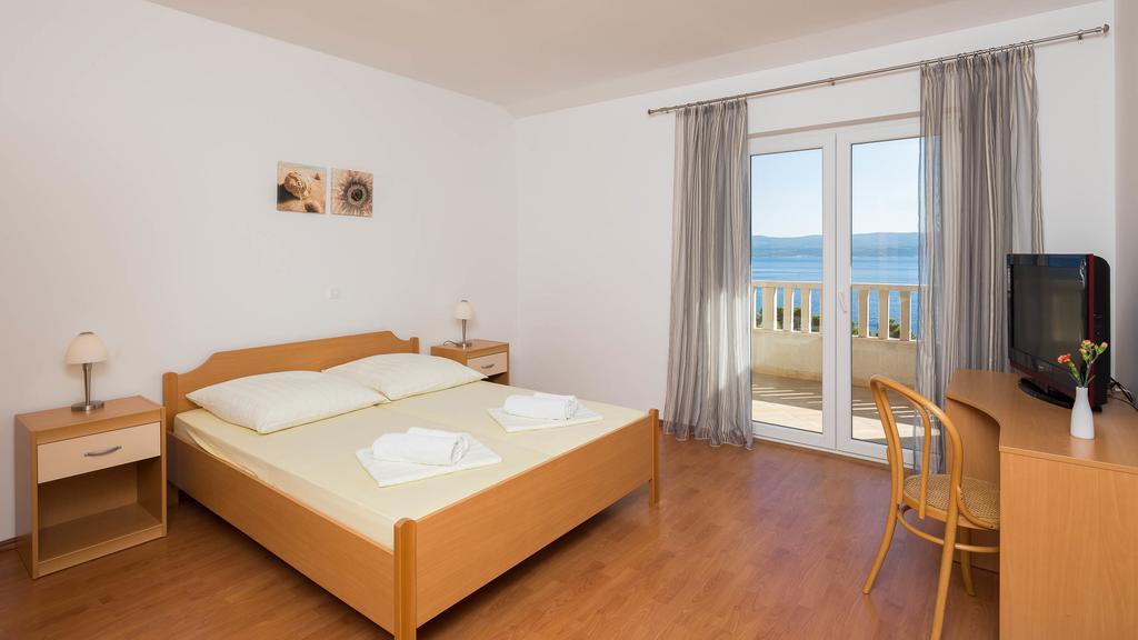 Beachfront Apartments Lara Omiš Extérieur photo