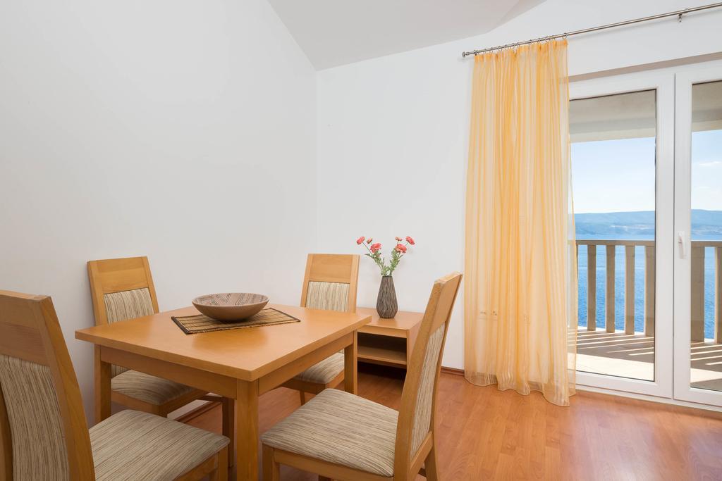 Beachfront Apartments Lara Omiš Extérieur photo