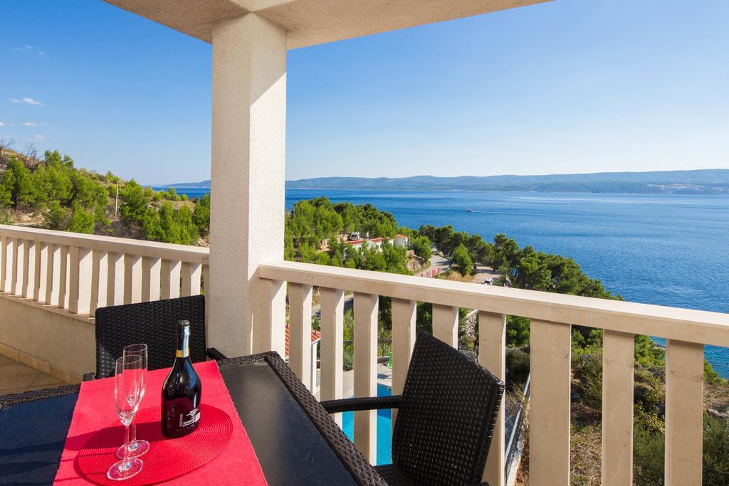 Beachfront Apartments Lara Omiš Extérieur photo