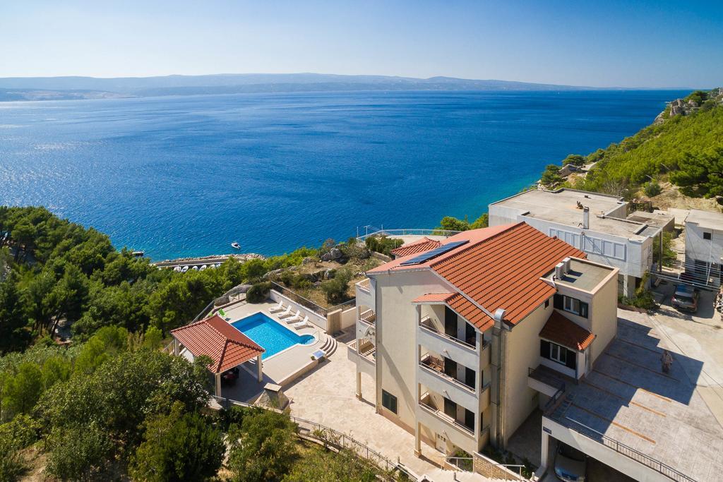 Beachfront Apartments Lara Omiš Extérieur photo