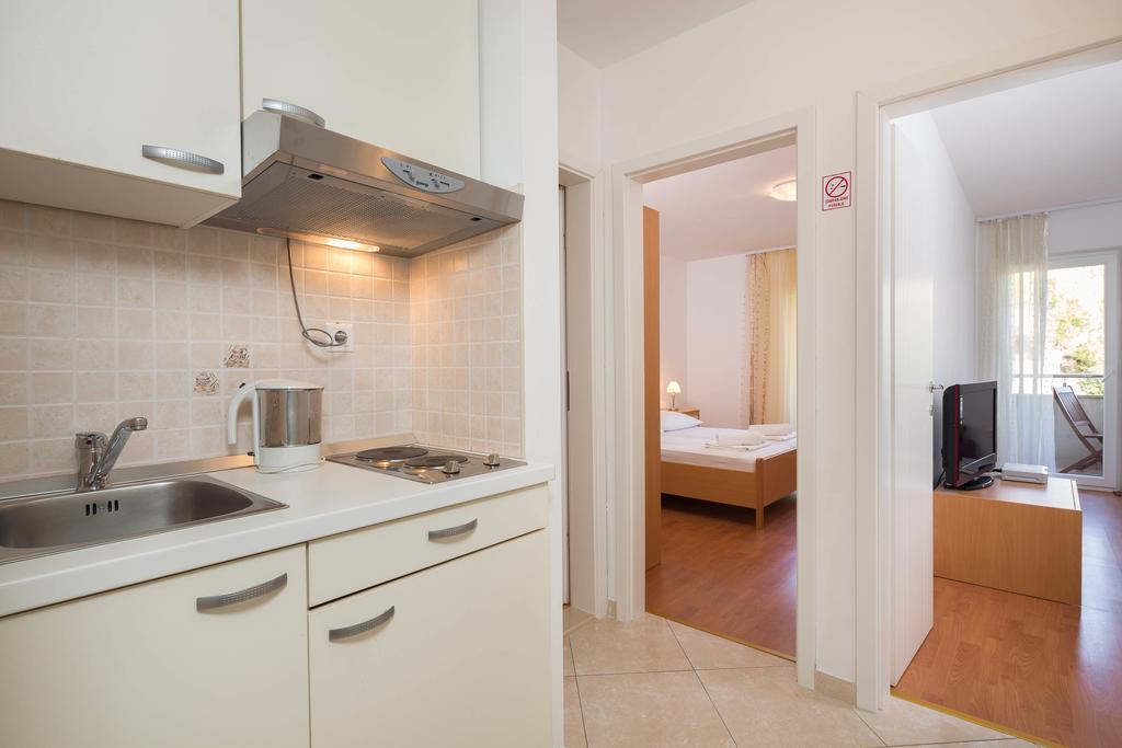 Beachfront Apartments Lara Omiš Extérieur photo